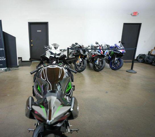 2015 Kawasaki Ninja H2R WhatsApp +17203061962 3
