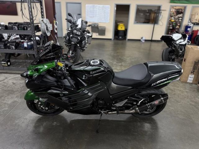 للبيع دراجة نينجا ZX-14R 2019 تواصل عبر واتساب +17203061962 3