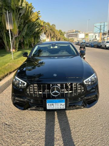 Book Your Mercedes E200 with Chauffeur | Smooth Ride from Sofitel 4