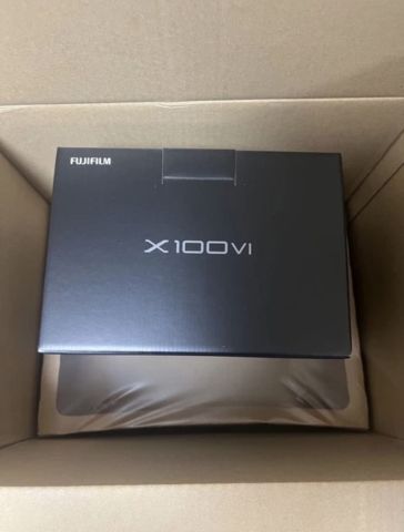 Original Fujifilm X100VI Digital Camera With Zero Shutter Count.