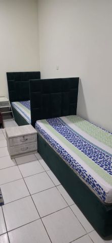 سرير بغرفة ماستر للايجار للشباب الموظفين العرب 