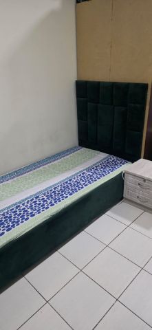 سرير بغرفة ماستر للايجار للشباب الموظفين العرب  3