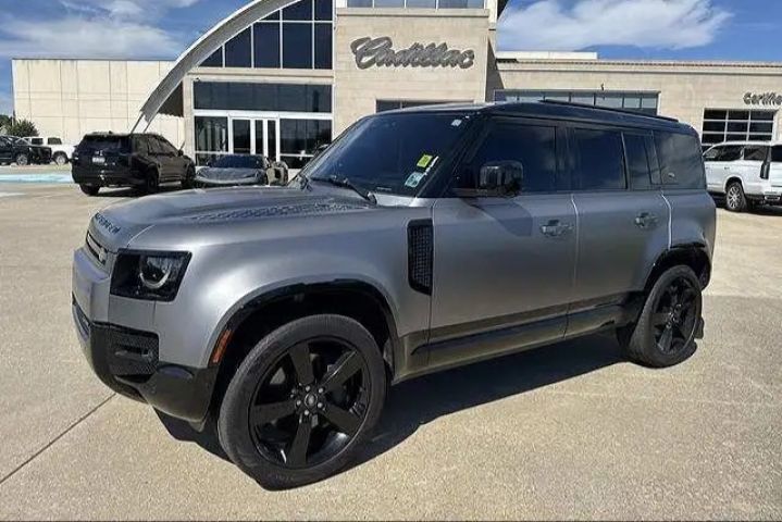 2023 land Rover Defender 