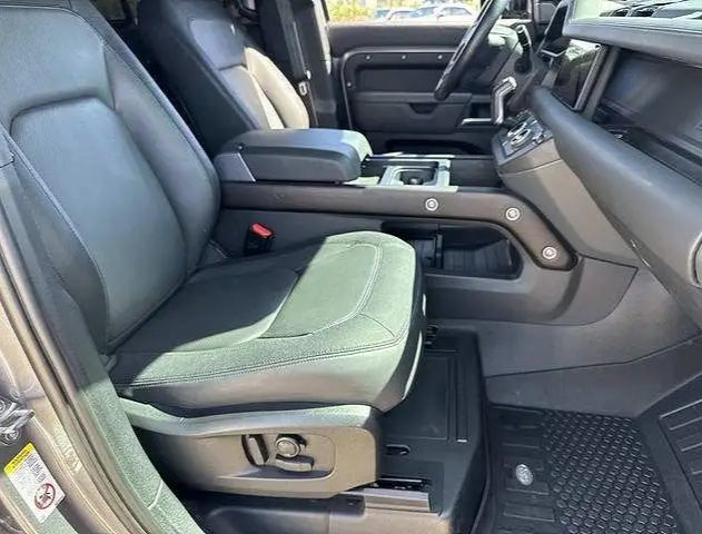 2023 land Rover Defender  2