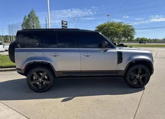 2023 land Rover Defender  4