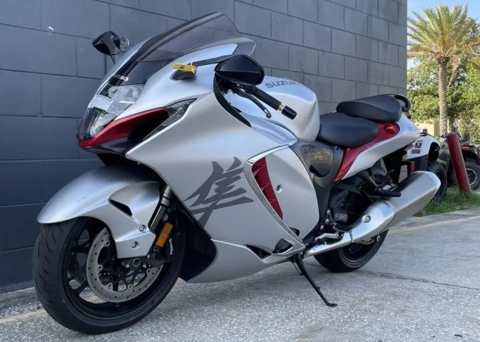 2023 suzuki Hayabusa  3
