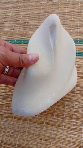 منحوتة جميلة موقعة .