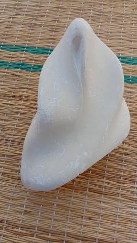 منحوتة جميلة موقعة . 2