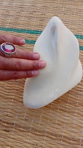 منحوتة جميلة موقعة . 3