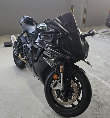 2025 Yamaha R1