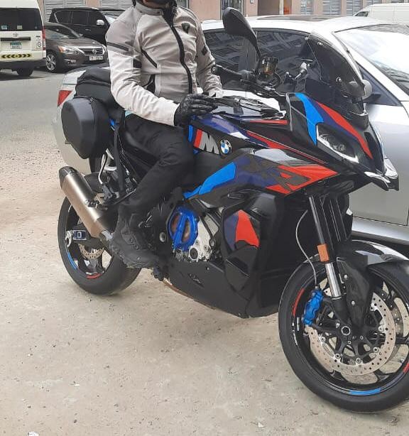 2025 BMW M1000XR