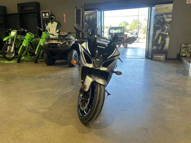 2024 SUZUKI GSXR1000 3