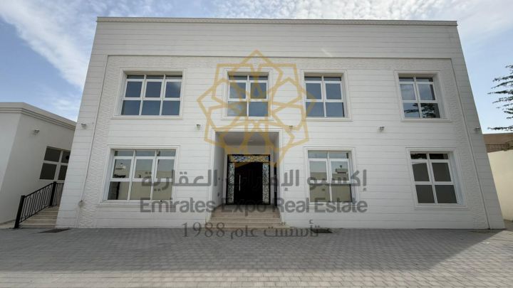 للبيع فيلا جديدة أول ساكن حجر طبيعي في بني ياس منطقة الوثبة 