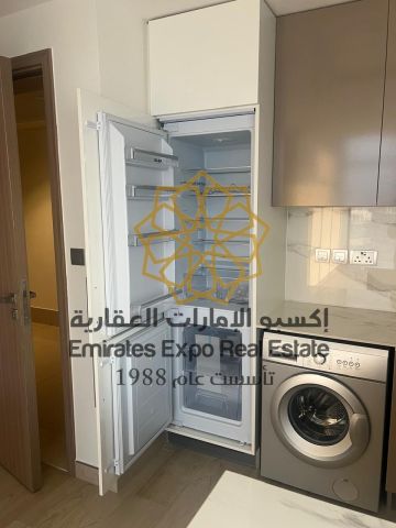 للبيع شقة زاوية بموقع مميز جدا في مطلة على برج خليفة واللاقون