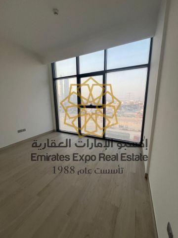 للبيع شقة زاوية بموقع مميز جدا في مطلة على برج خليفة واللاقون 7