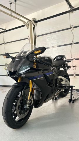 2024 Yamaha R1M