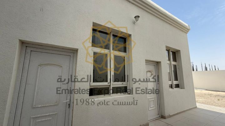 للبيع فيلا جديدة على شارعين اول ساكن حجر طبيعي في الوثبة 4
