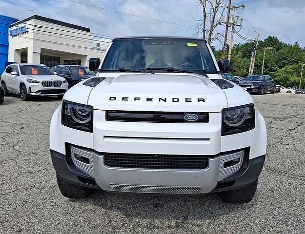 2024 Land Rover Defender  4