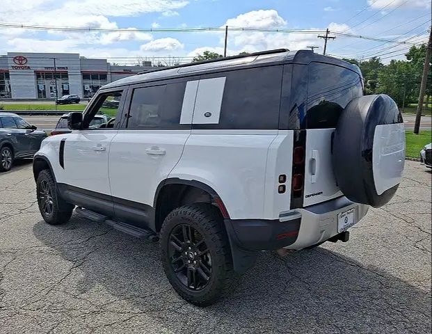 2024 Land Rover Defender  5