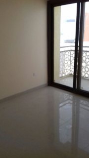للإيجار شقة 2 غرفة وصالة جديدة أول ساكن وموقع مميز على شارع الشيخ محمد بن زايد  1