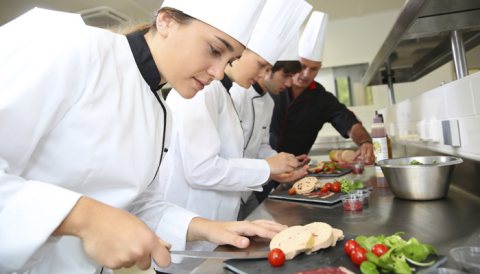 استقدام طباخين و طباخات من الجنسية المغربية و التونسية  1