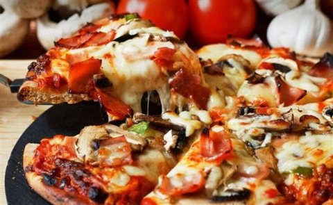 شركة النخبة المغربية يتوفر لدينا معلمين فطائر وبيتزا تخصصهم البيتزا الايطالية 