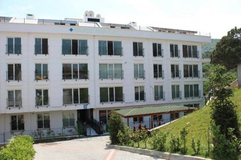 تملك شقة جاهزة للسكن في تركيا باطلالة مباشرة علي البحر في حي تر مال في يالوفا 