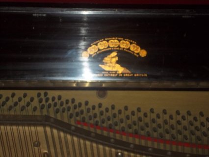بيانو نادر جدا يرجع الى بدايات القرن ال19 بحاله ممتازه 1