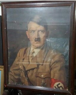للبيع لوحه هتلر 1933