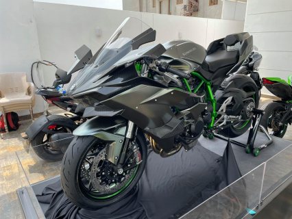 2018 Kawasaki Ninja H2R WhatsApp +13236413248