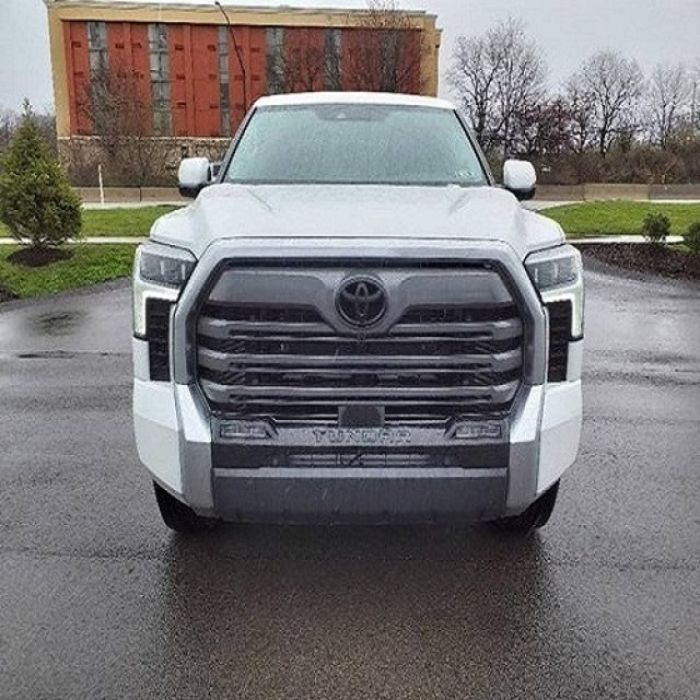 GCC 2022 Toyota Tundra Limited 4dr 