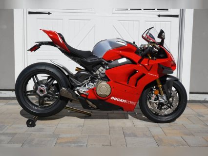 2019 ducati panigale v4  whatsapp: +639276041208